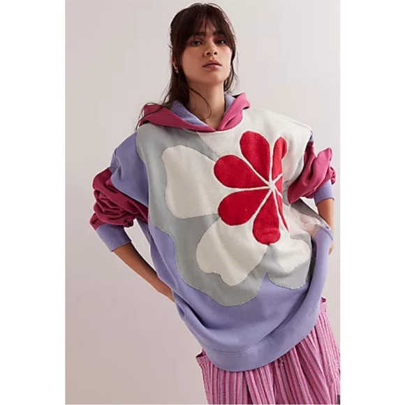 Free People Tops - Free People Clover Sweatshirt Size Medium NWT